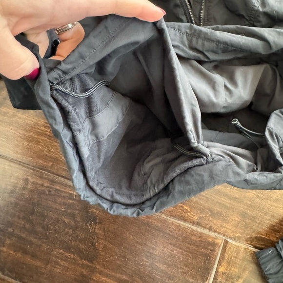 Lululemon Windbreaker Jacket Womens 4 Black 1/2 Zip Hooded Cropped Running - Picture 6 of 7